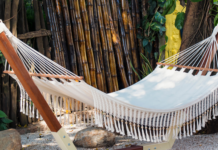 A hammock chair with support: when comfort rhymes with design