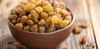 Can Pregnant Women Eat Raisins?