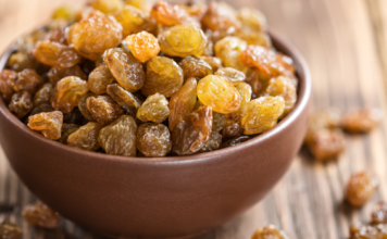 Can Pregnant Women Eat Raisins?