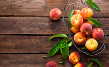 Can Pregnant Women Eat Peaches?